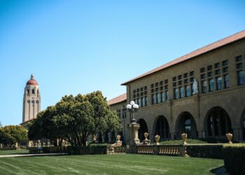 Beyond the Stats: An Architect’s Guide to Building a Winning California College Application