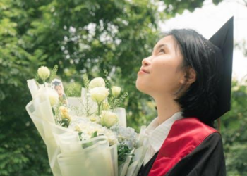 The Community College Debt Trap: Why “Low-Cost” Is a Myth and How to Build a Truly Affordable Path to Your Degree