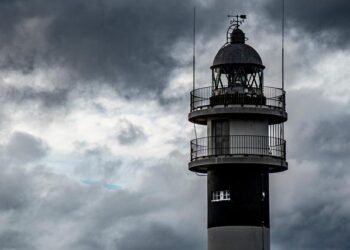 Beyond the Four-Year Myth: A New Map for Navigating Your Career with a Two-Year Degree