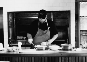 Forget “Admin Degrees.” Are You a Restaurateur, a Community Kitchen Leader, or a Specialty Chef? Your Guide to Choosing the Right Online Program.