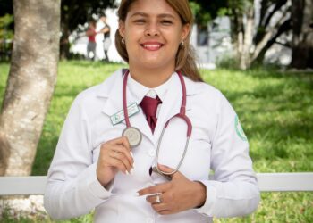 An Analytical Guide to Earning an Associate Degree in Nursing in the Houston Metropolitan Area
