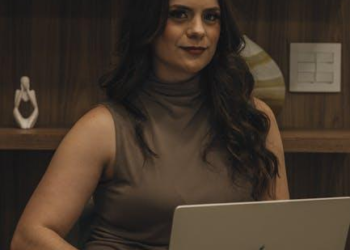 An In-Depth Analysis of Educational Pathways and Career Trajectories in Business Administration