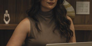 An In-Depth Analysis of Educational Pathways and Career Trajectories in Business Administration